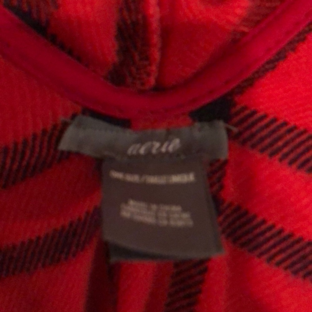 Aerie blanket cape with hood - Picture 2 of 3